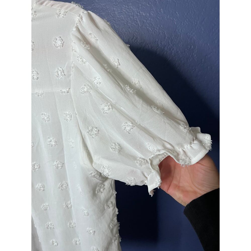 Bobeau White Textured Swiss Dot Blouse Short Sleeve Split Neck Size L - Picture 6 of 6